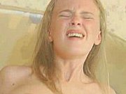 Szybka akcja młodej blondi