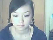 Azjatka zabawia się na czacie