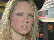 Blondyna wykorzystana w pubie