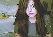 Amatorka rozbiera się na kamerce