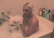 Ogromny cyc w wannie