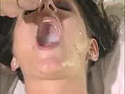 Spermowy koktajl dla brunetki