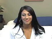 Brunetka rucha się z chłopakiem