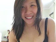 Koreanka wysysa małego fiutka