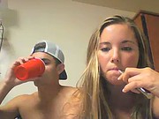 Młoda zabawia się z kolegą z klasy