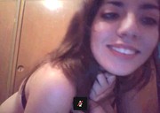 Amatorka pokazuje się na skype
