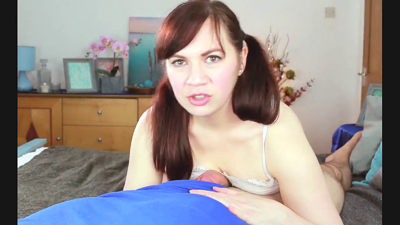 Ruda amatorka uwielbia zabawy kutasem