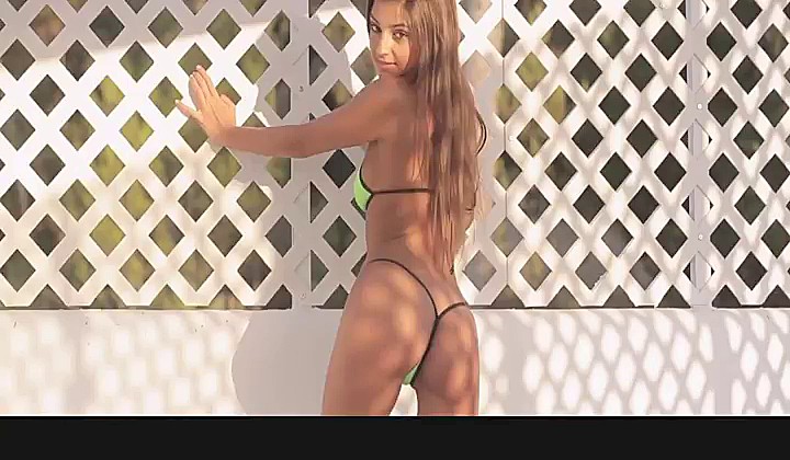 Gorące ciałko ponętnej małolaty