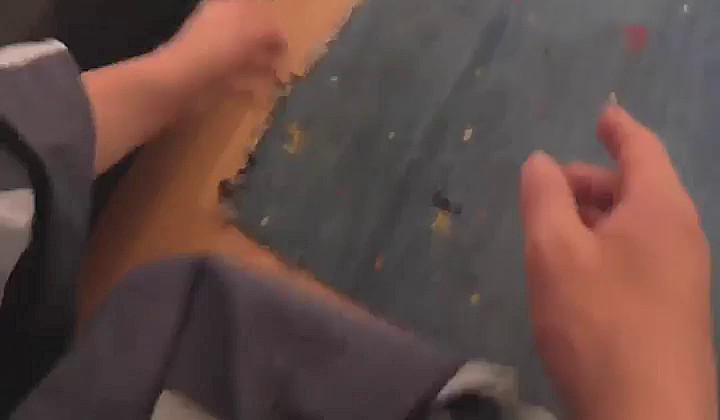 Koleś zapina dwie nagrzane małolaty