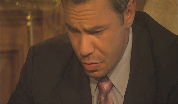 Blondyna i długowłosy jebaka