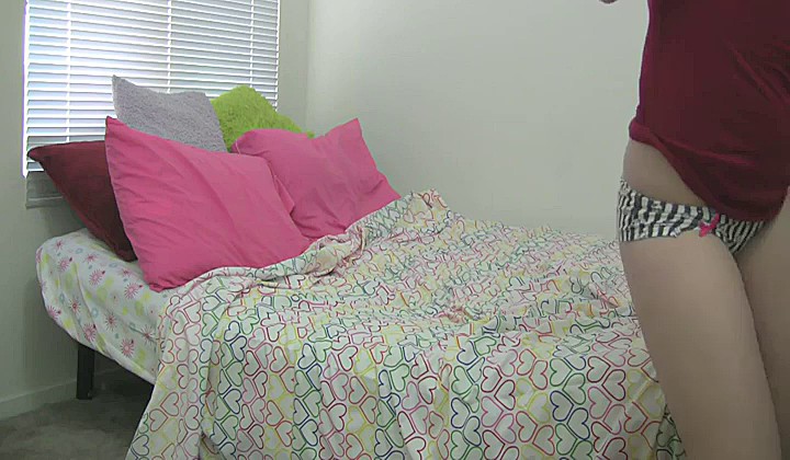 Amatorka doprowadza się do rozkoszy