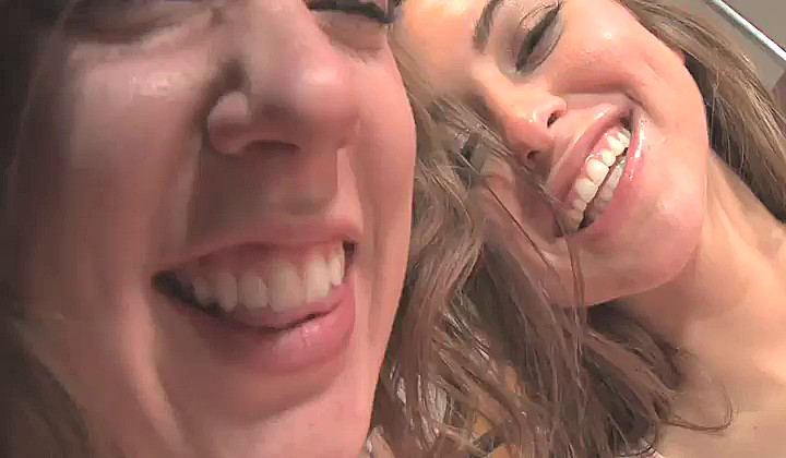 Koleś zapina piękne małolaty