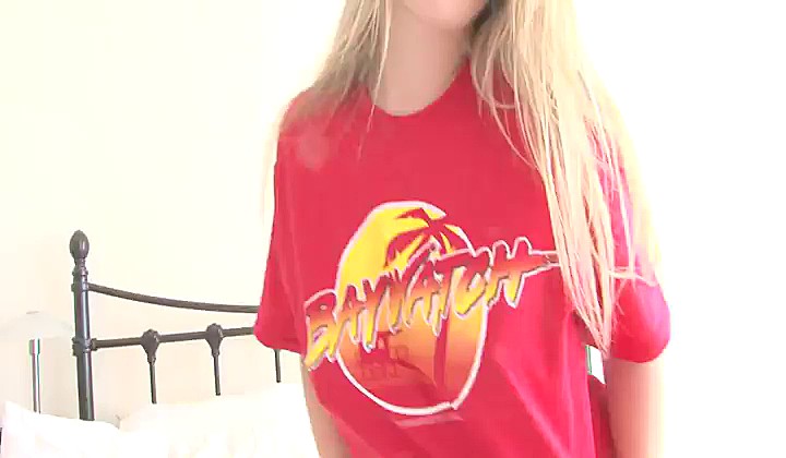 Młoda zrzuca fatałaszki