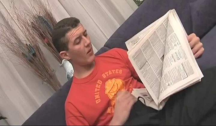 Sąsiadka ujeżdża go analnie