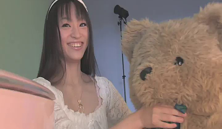 Skośnooka wyciska spermę z fiutka