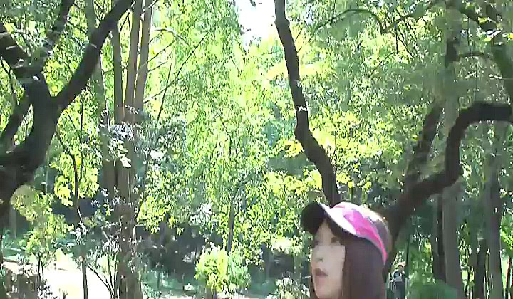 Azjaci zalewają twarz porwanej nastolatki