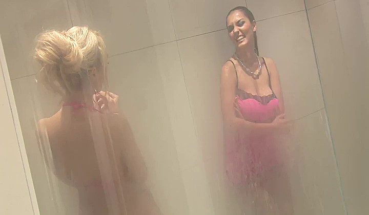 Trójkąt pod prysznicem