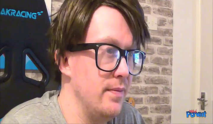 Ruda zdzira obrabia pałę kujonowi