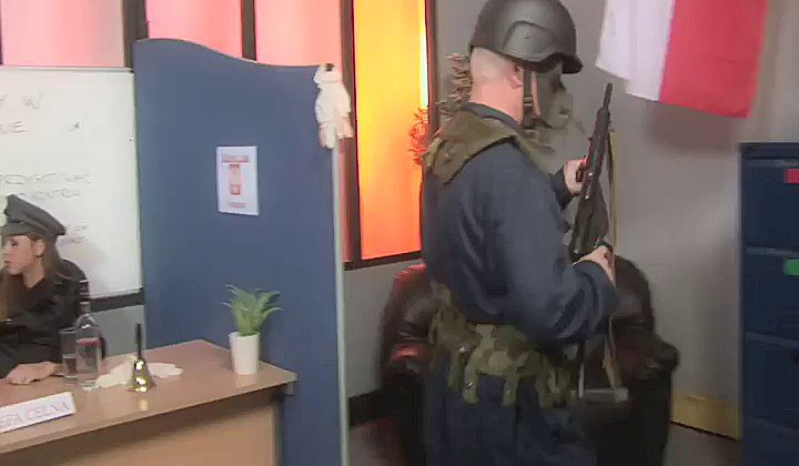 Orgietka na lotnisku w Warszawie