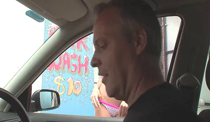 Zamiast autem zajęła się fiutem