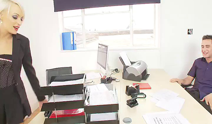 Ostre suki przeorały go w pracy