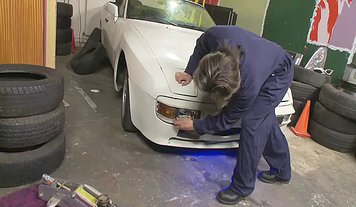 Policjantki w dziupli złodziei samochodowych