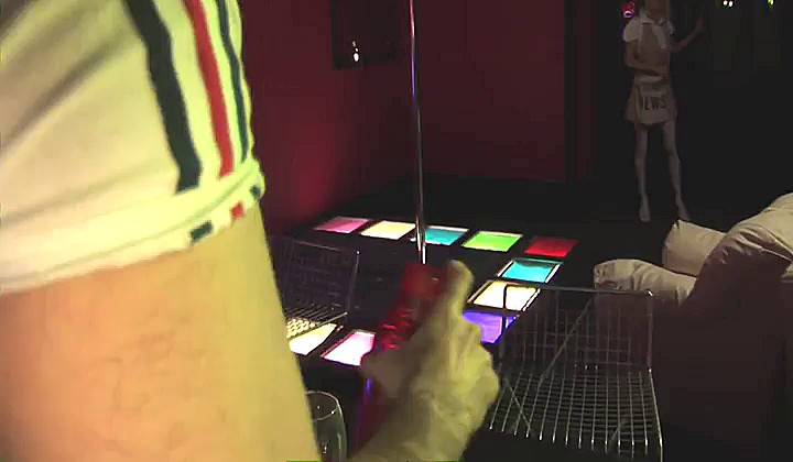 Właściciel burdelu zapina zdzirę