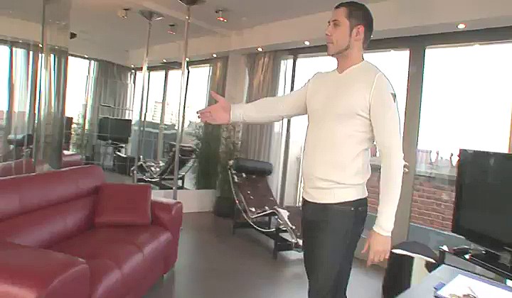 Właściciel klubu testuje nowe zdziry