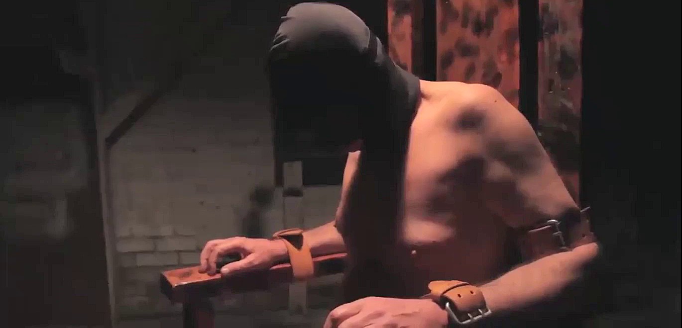 Dwie dominy męczą męską szmatę