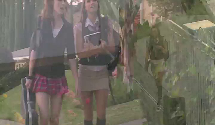 Uczennice dogadzają sobie po szkole