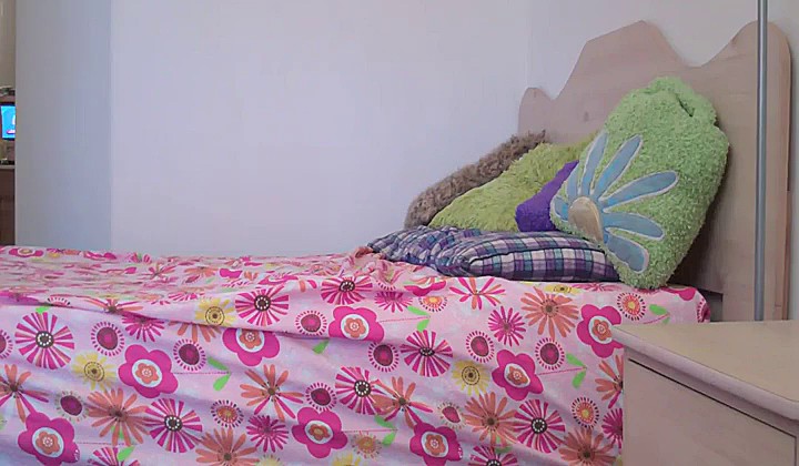 Nastka masuje cipkę