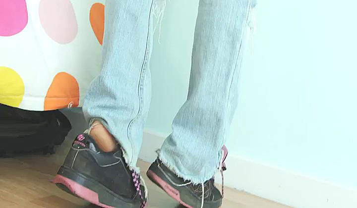 Nastka rozbiera się do naga