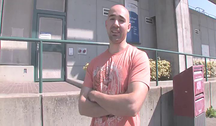 Łysy zalewa twarz suczity