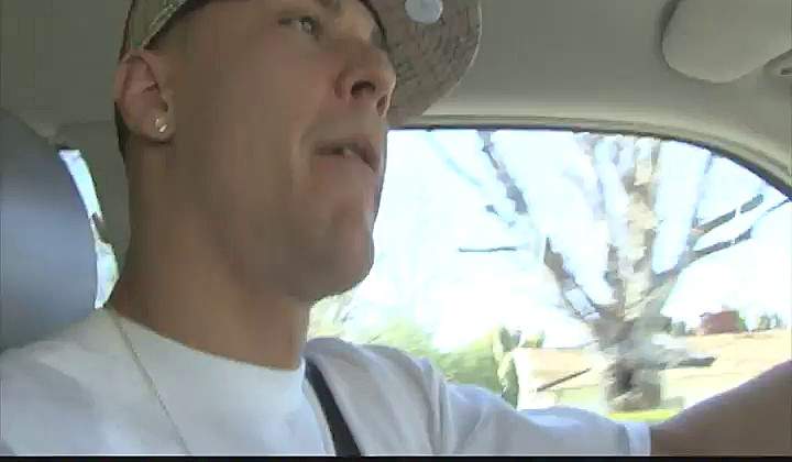 Łysy jebaka zalał jej cycuszki