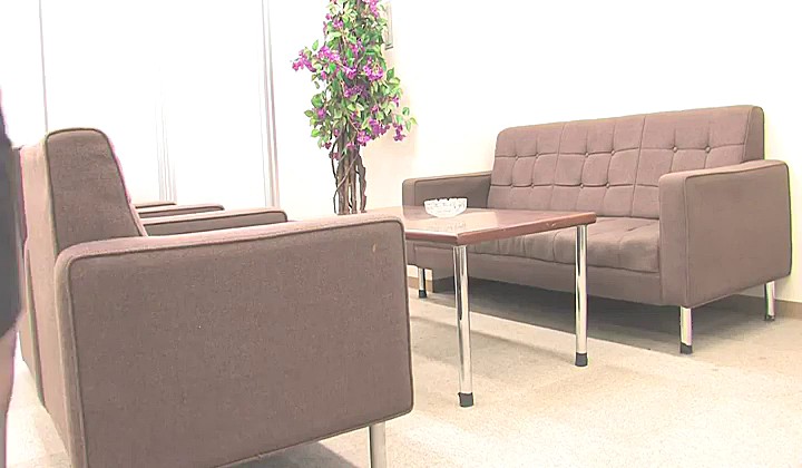 Sekretarka dogadza sobie w pracy