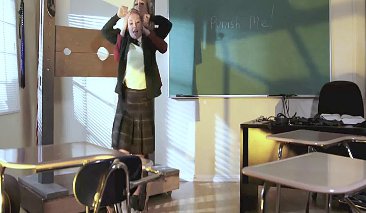 Nauczycielka ukarała niegrzeczną uczennicę