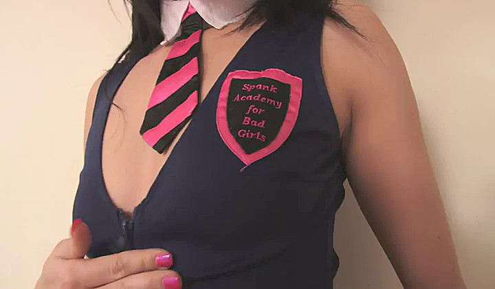 Uczennica bawi się cipeczką